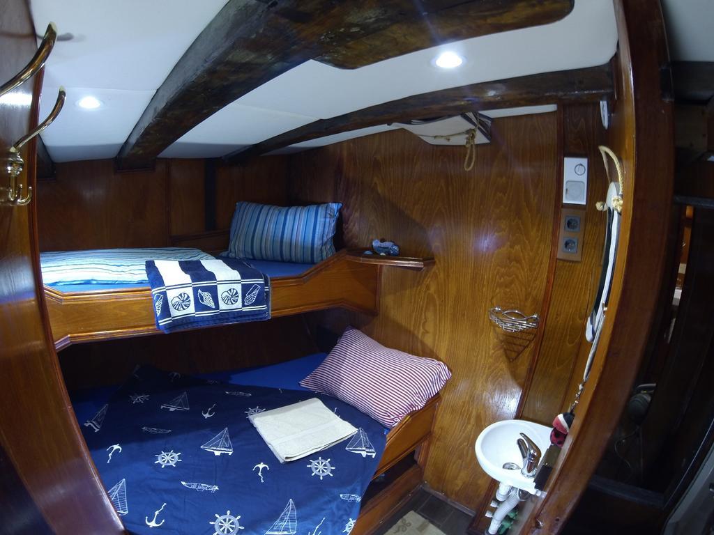 Boat Ms Cutty Jean Hotel Слима Стая снимка