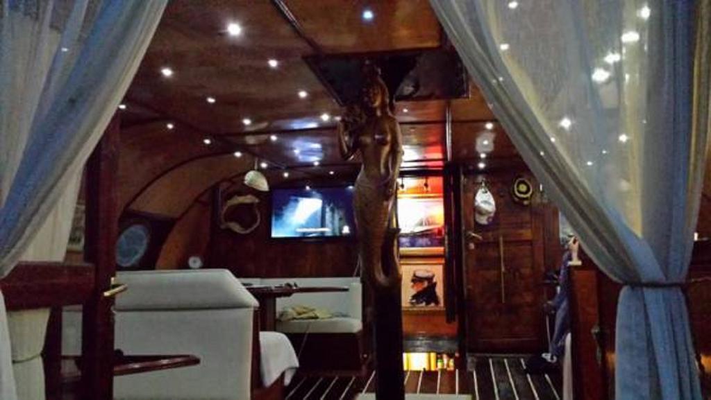 Boat Ms Cutty Jean Hotel Слима Екстериор снимка