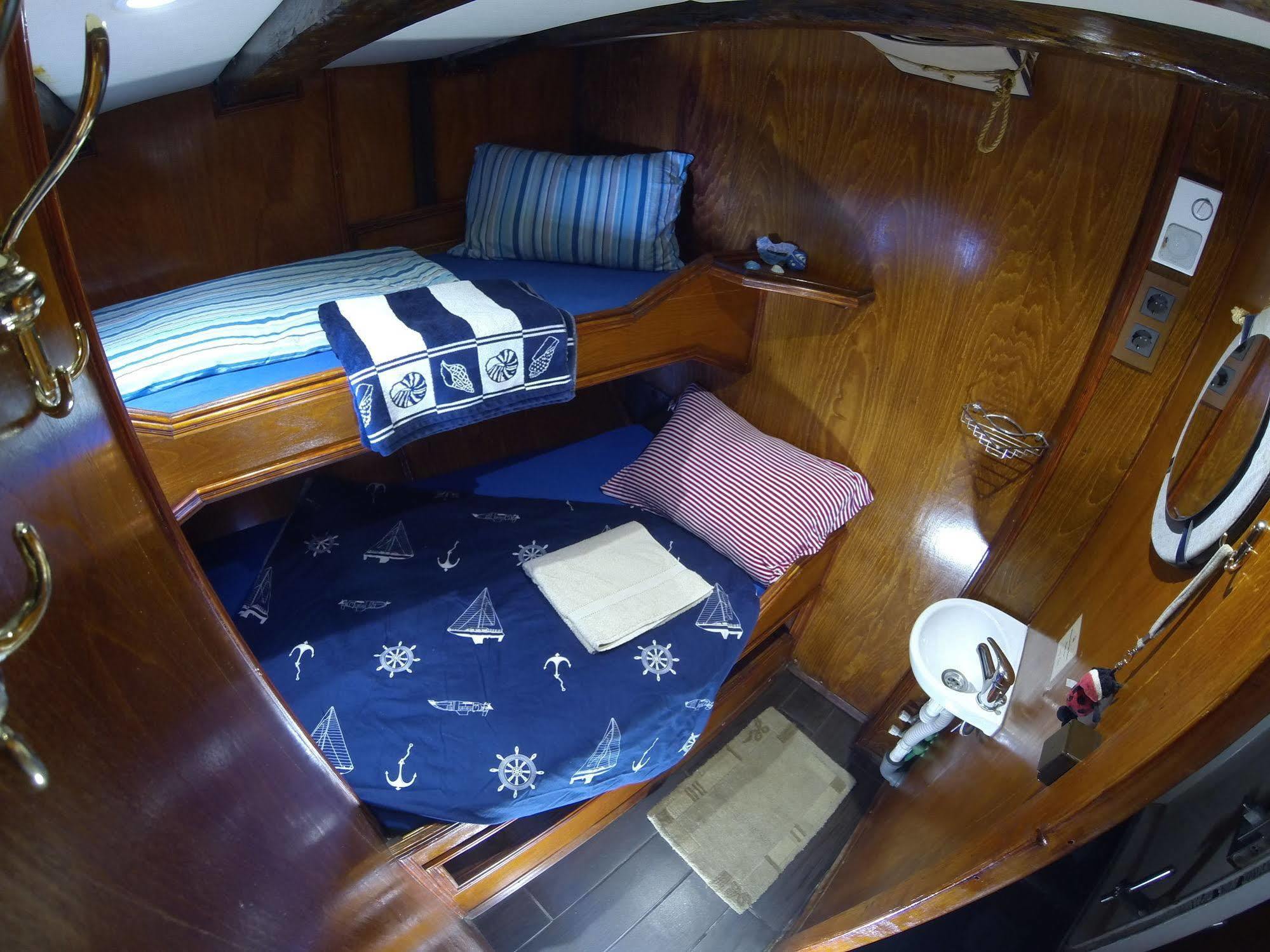 Boat Ms Cutty Jean Hotel Слима Екстериор снимка