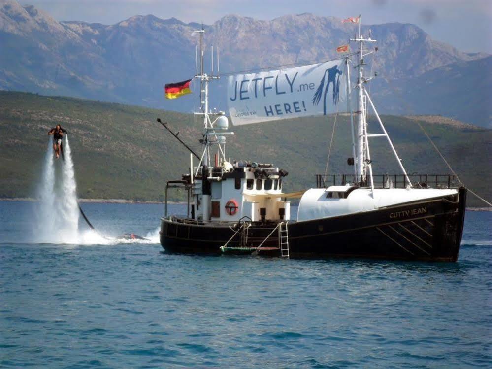 Boat Ms Cutty Jean Hotel Слима Екстериор снимка