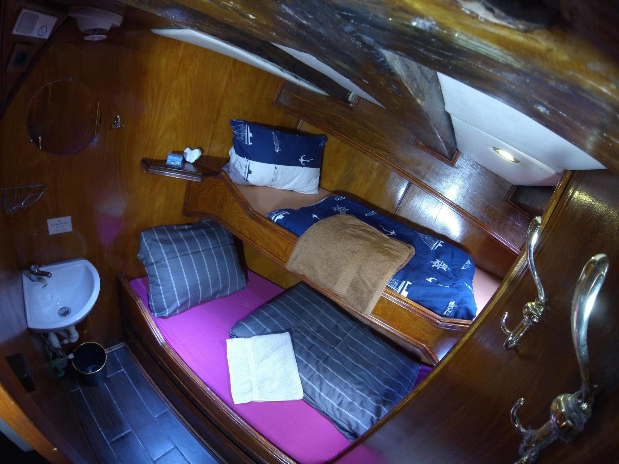Boat Ms Cutty Jean Hotel Слима Екстериор снимка