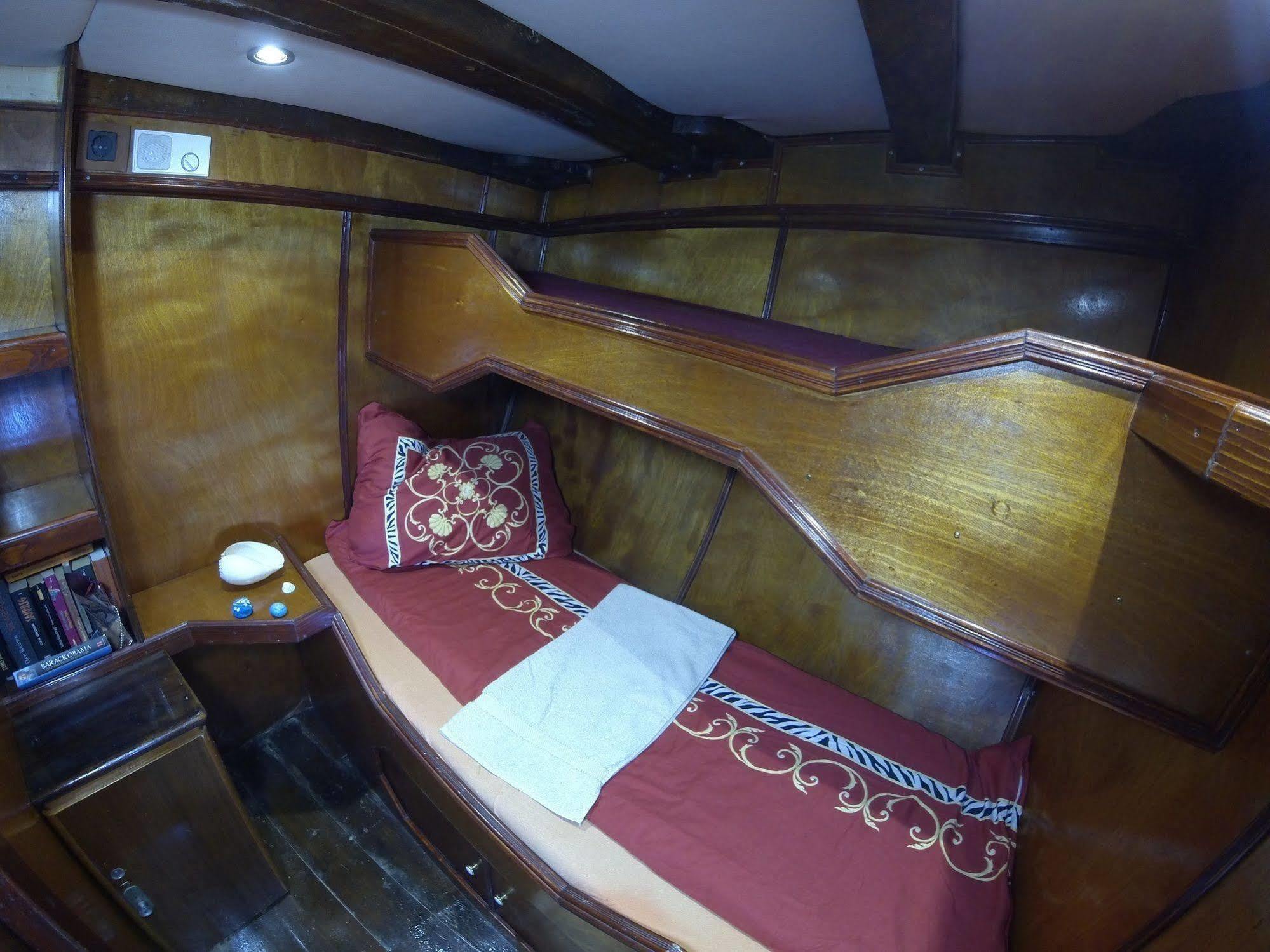 Boat Ms Cutty Jean Hotel Слима Екстериор снимка