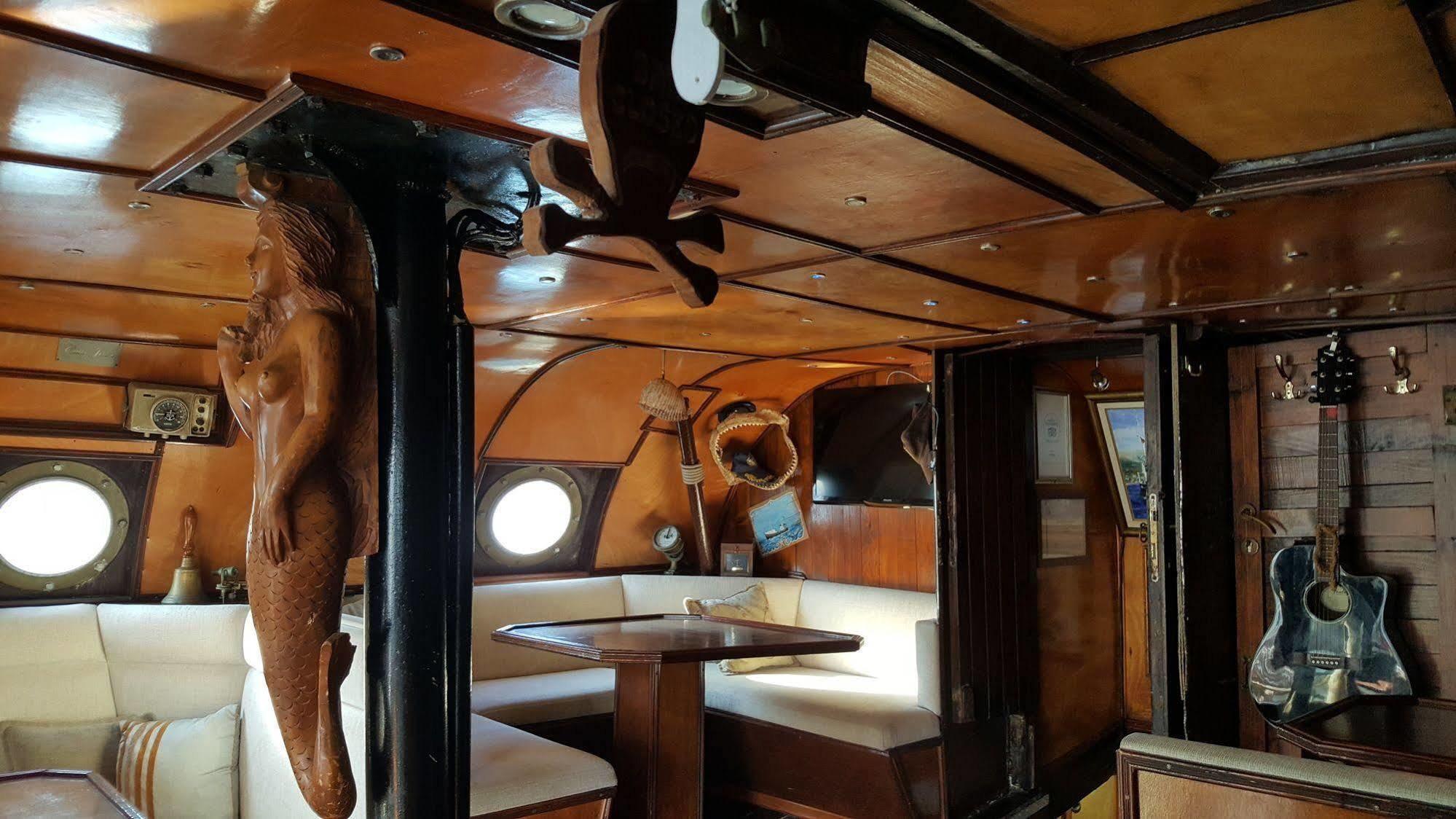 Boat Ms Cutty Jean Hotel Слима Екстериор снимка
