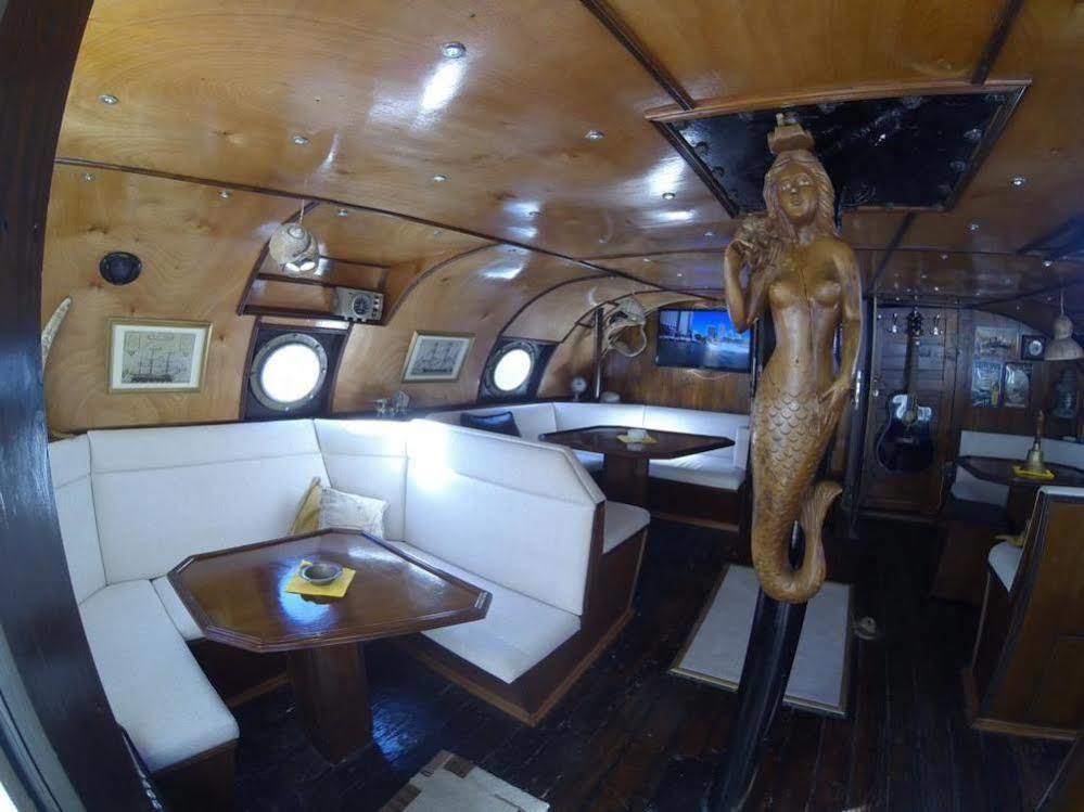Boat Ms Cutty Jean Hotel Слима Екстериор снимка