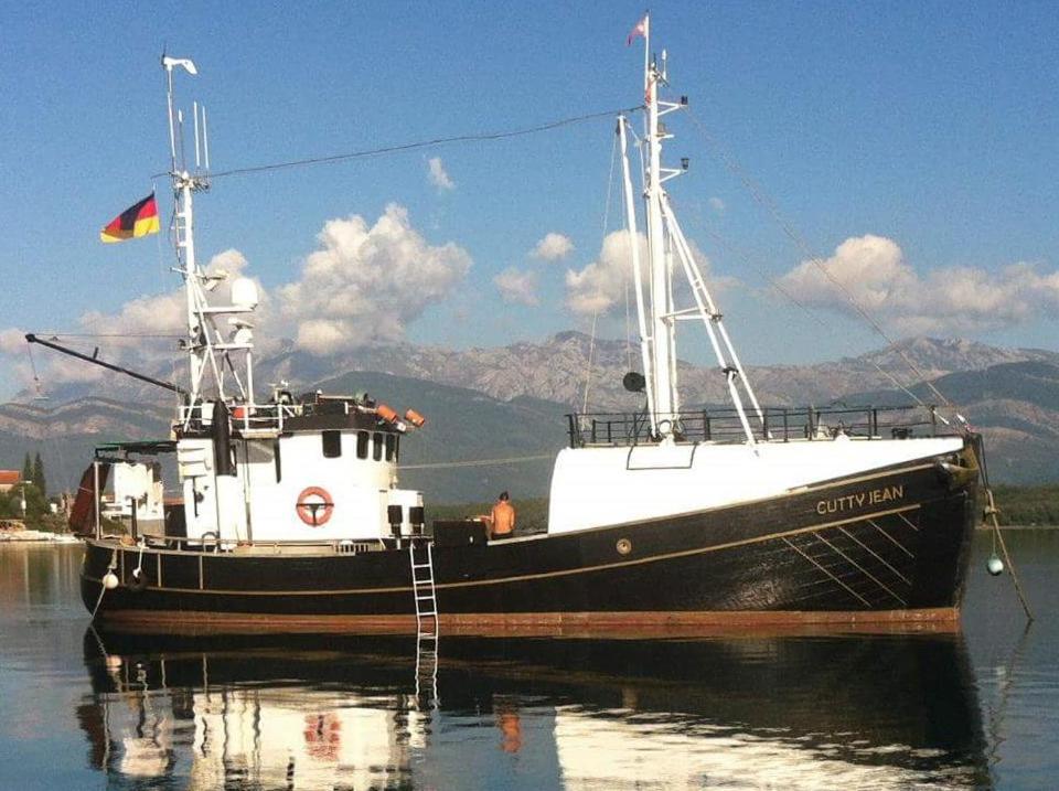 Boat Ms Cutty Jean Hotel Слима Екстериор снимка